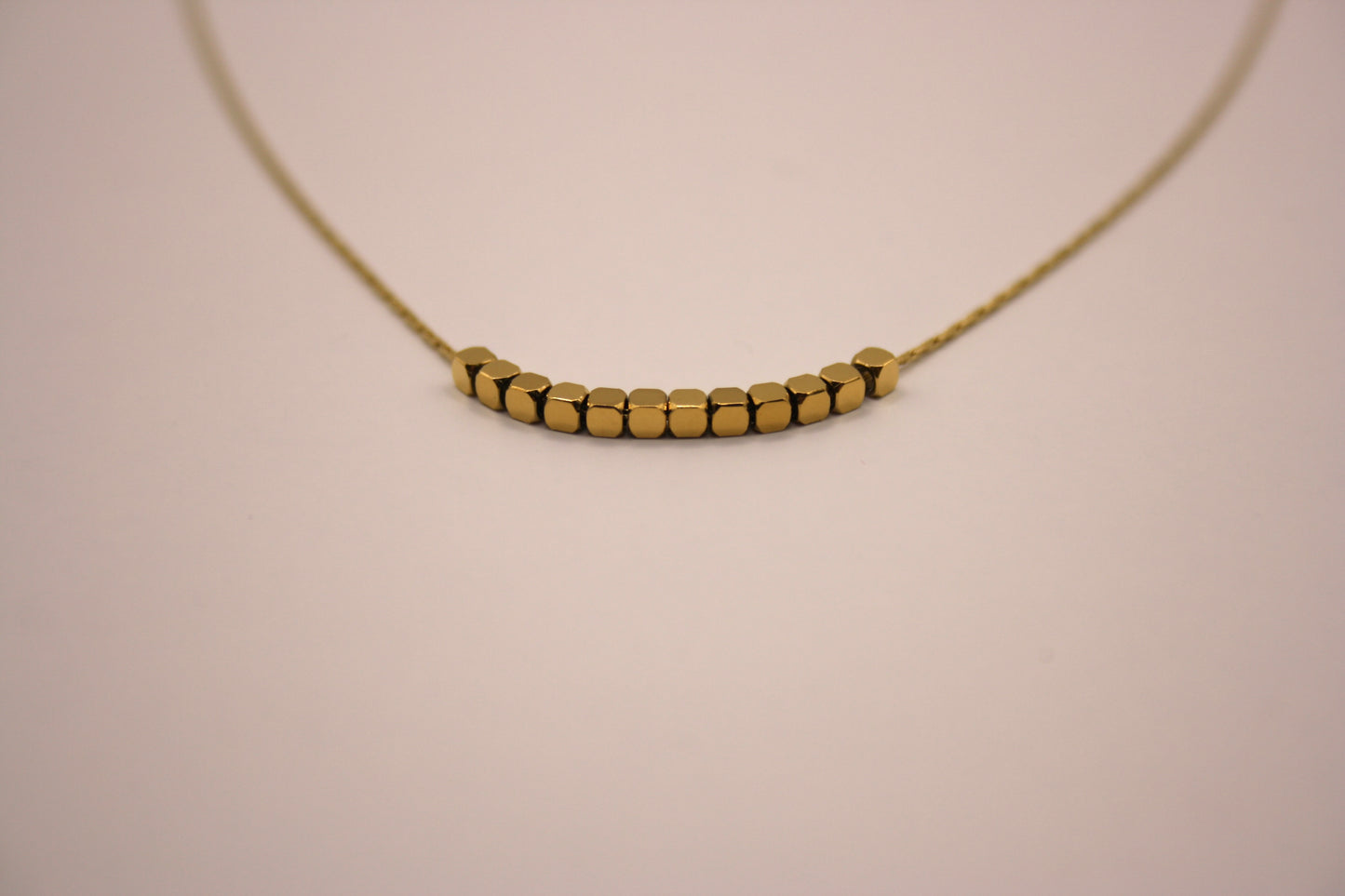 Ketting met gouden blokjes - Wauw Jewellery